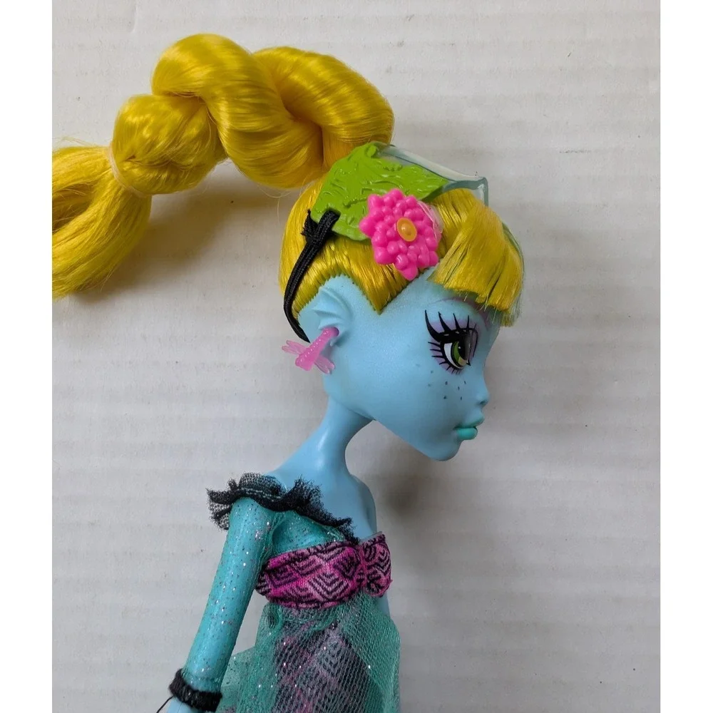 Monster High 13 Wishes Freshwater Lagoona Blue Doll Original Outfit Mattel